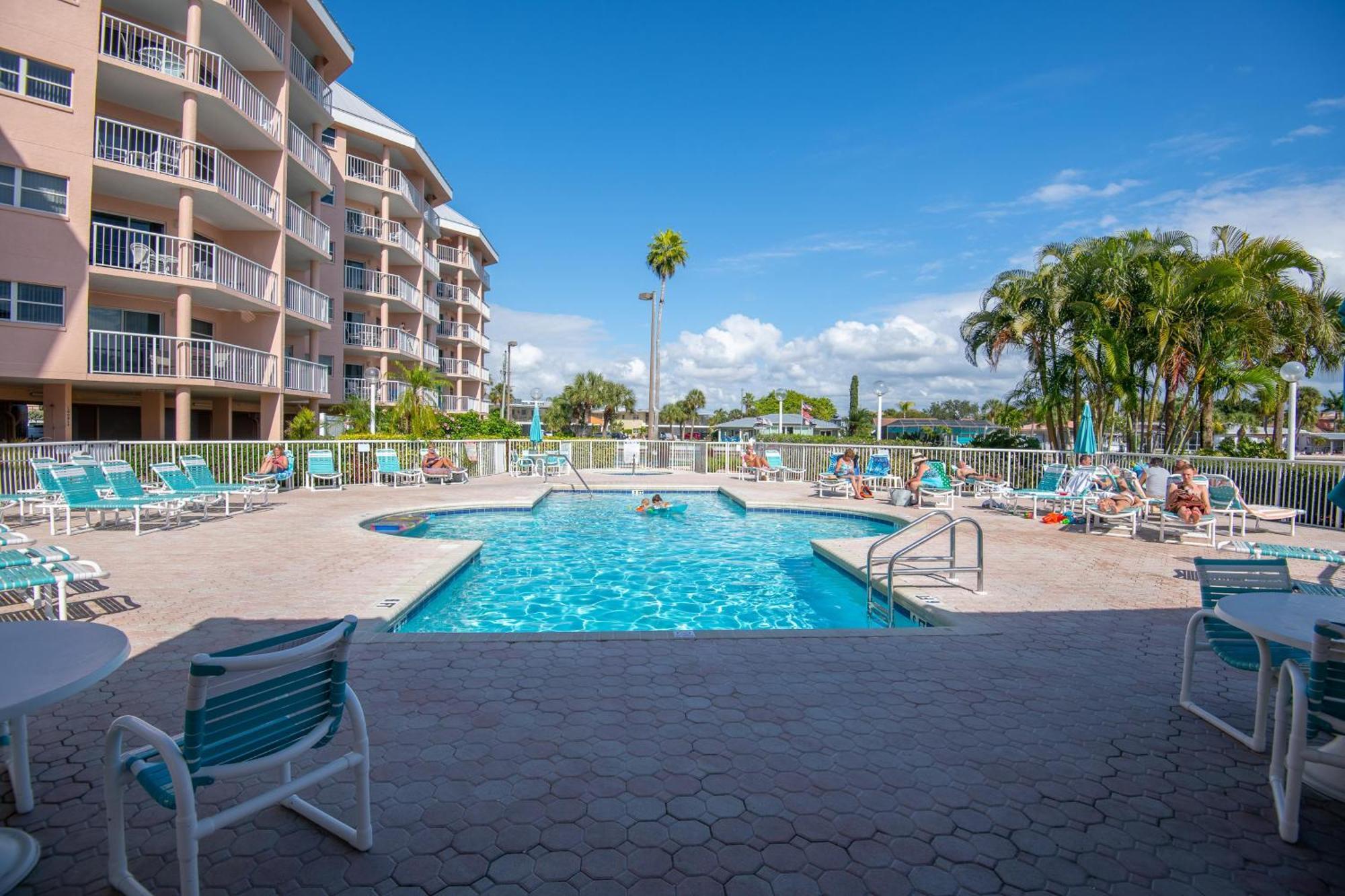 Open - Beach, Free Parking, Amenities, Family Friendly Villa St. Pete Beach Exterior photo