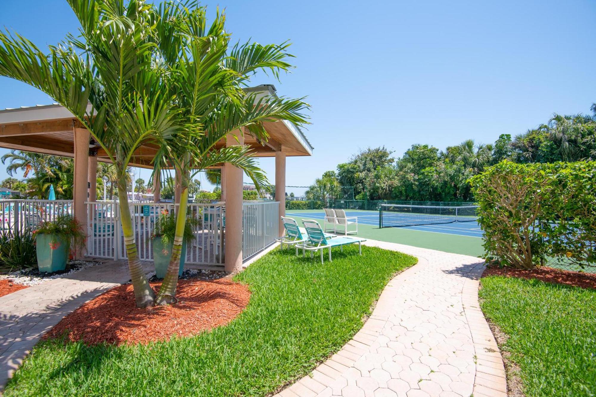 Open - Beach, Free Parking, Amenities, Family Friendly Villa St. Pete Beach Exterior photo