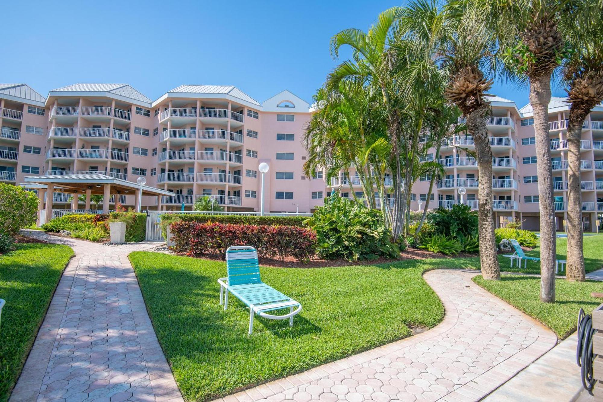 Open - Beach, Free Parking, Amenities, Family Friendly Villa St. Pete Beach Exterior photo