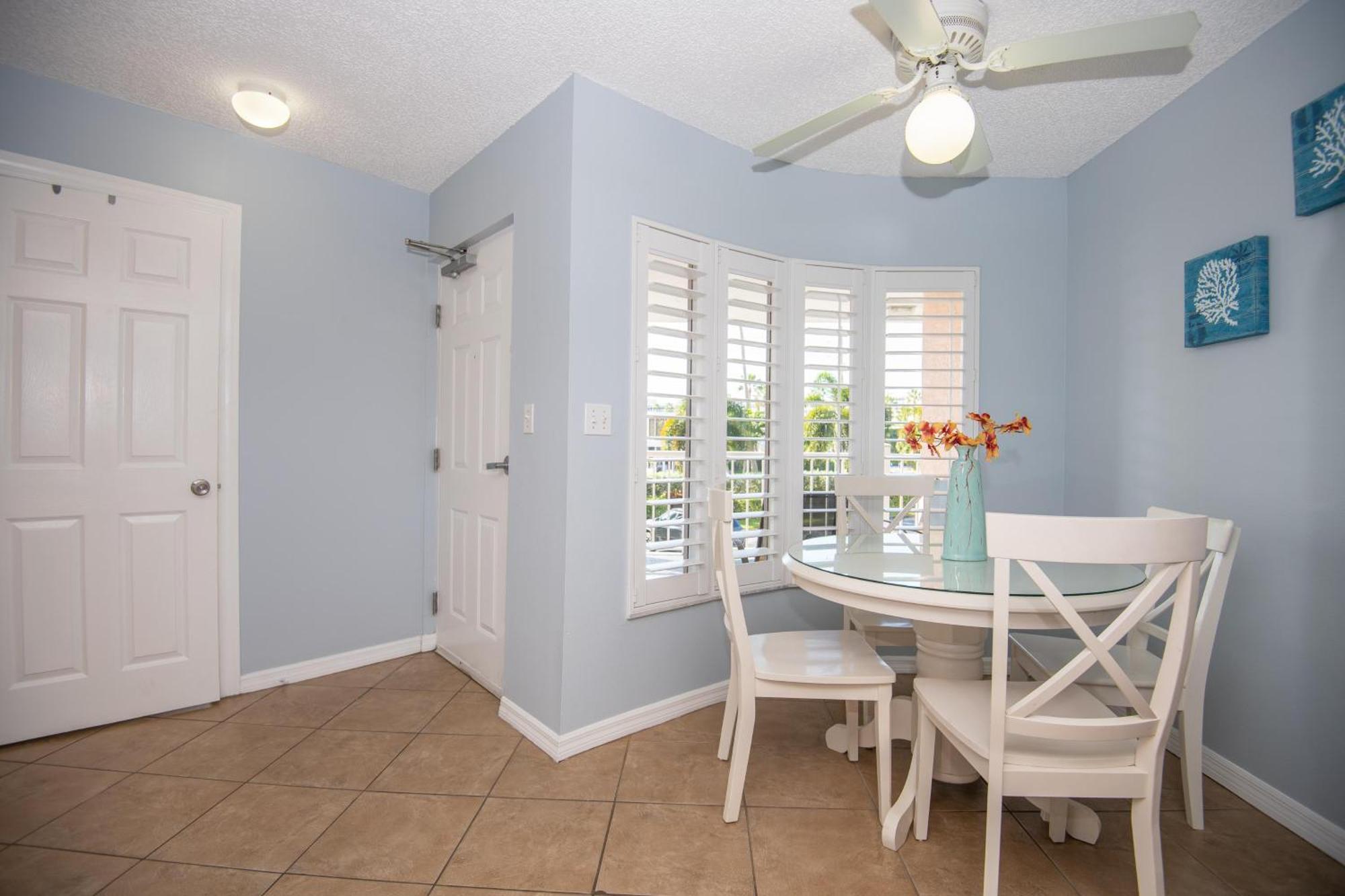 Open - Beach, Free Parking, Amenities, Family Friendly Villa St. Pete Beach Exterior photo